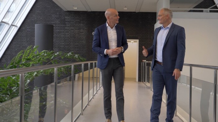 Mannen al lopend aan het praten