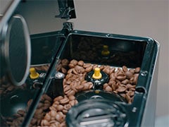 Seule de l'eau s'écoule de la machine espresso Philips Saeco