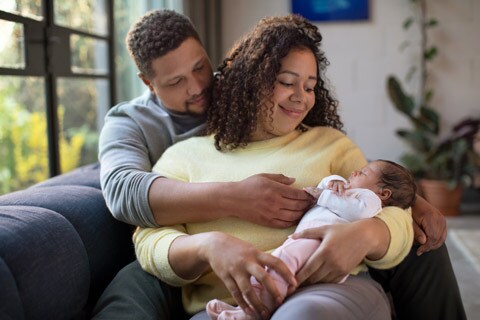Voordelen van borstvoedingen van flesvoeding