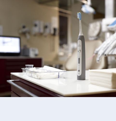 Comparaison entre les brosses à dents Philips Sonicare FlexCare Platinum et Oral-B Professional Care 5000