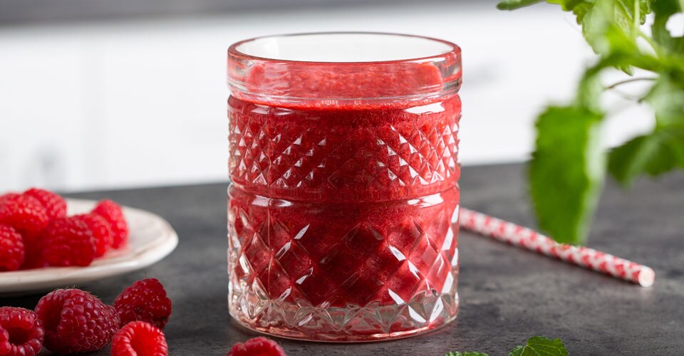 Hibiscus raspberry smoothie