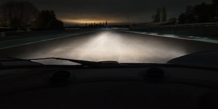 https://www.philips.be/c-dam/b2c/en_GB/experience/automotive/racingvision-gt200/rv-gt200-comparison-xs.jpg