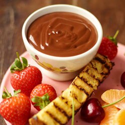 Chocolade- en kersenfondue met drank