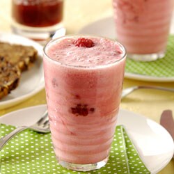 Karnemelksmoothie met frambozen