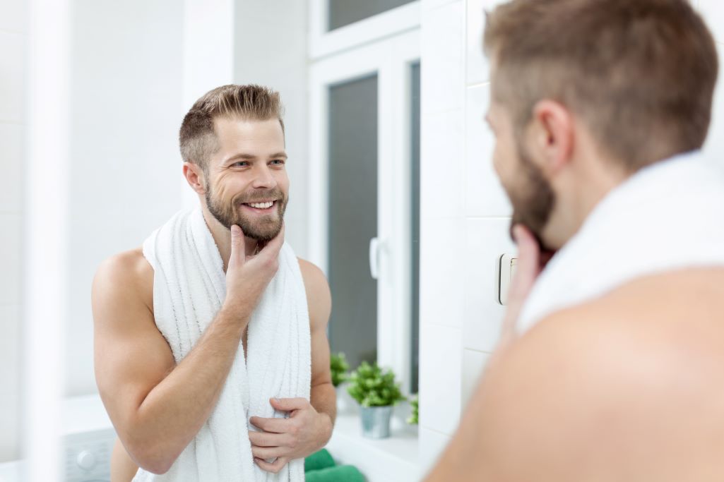 Neem een warme douche vóór de scheerbeurt