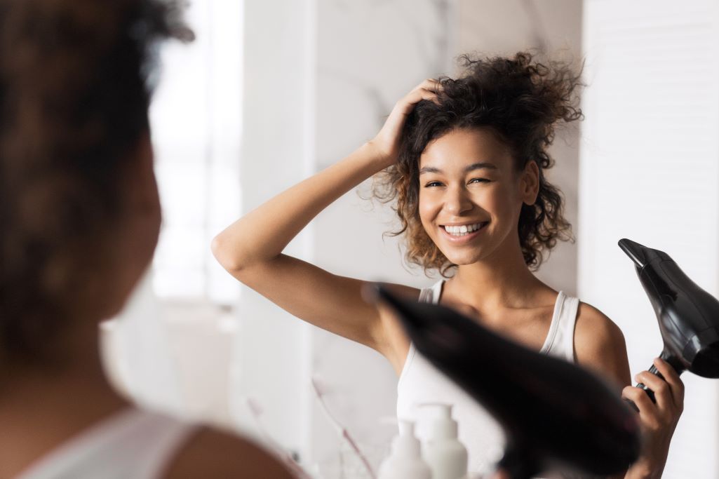 Les coiffures adaptées à un visage rond