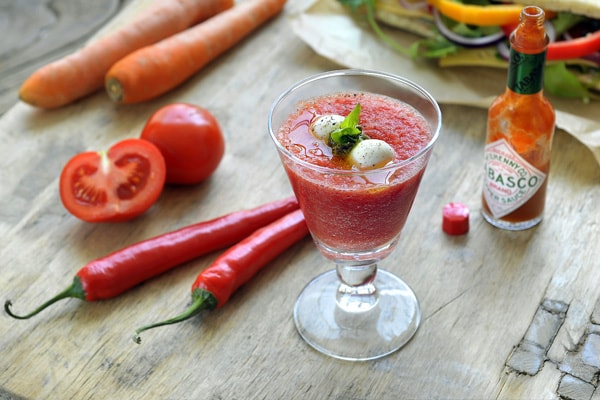 Pittige gazpacho met pesto en mozzarella - SoupMaker