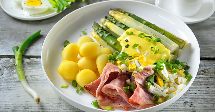 Asperges met krieltjes en ham