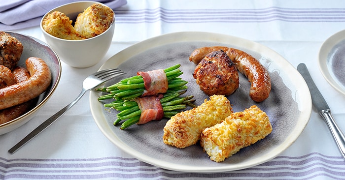 Croquettes de pommes de terre, saucisse et boulette