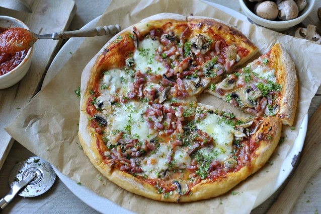 Pizza funghi met ham