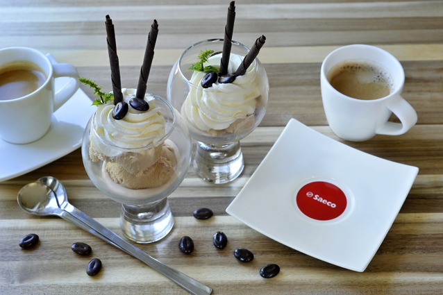 Saeco koffie-ijs met slagroom