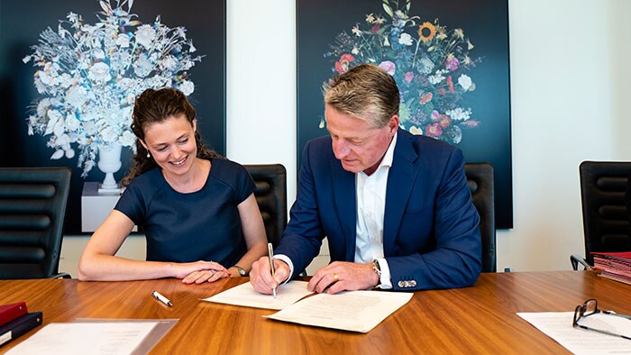 Eline Vrijland-van Beest, CEO and Founder of NightBalance and Egbert van Acht, Chief Business Leader, Personal Health Businesses at Royal Philips