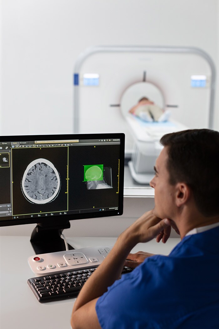 Download image (.jpg) Philips Incisive CT in use with patient